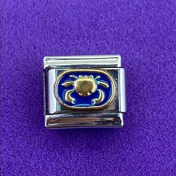 💛 Y2K Gold and Blue Crab Charm Bracelet Link - Picture 1 of 2